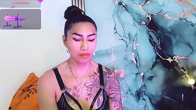 khiara moretti online show from 11/26/25, 11:21