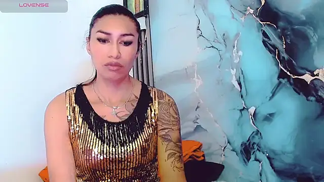 khiara moretti online show from 11/15/25, 11:47