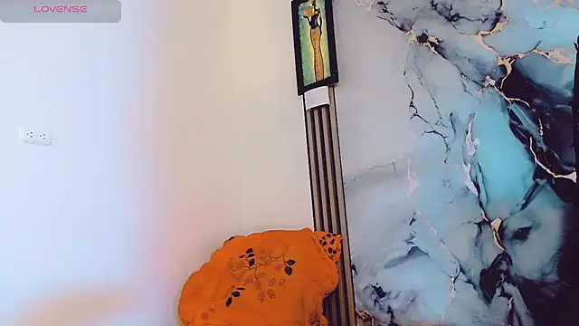 khiara moretti online show from 11/17/25, 11:47