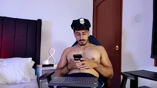 muscle ares online show from 11/01/25, 12:17