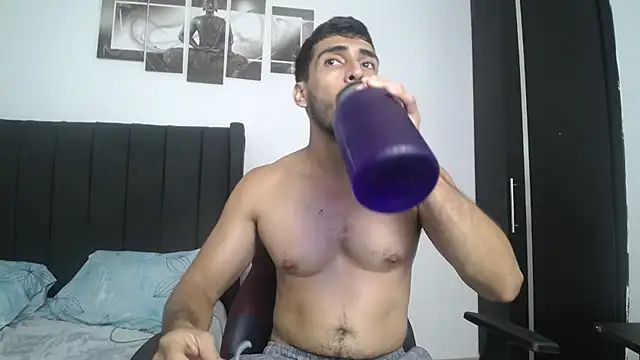 Snapshot of muscle_ares chatting on 02/21/25, 05:42 muscle ares online show from 02/21/25, 05:42