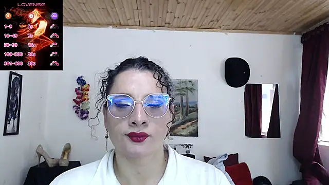 Snapshot of Aleja_Gonzales chatting on 01/17/25, 04:15 Aleja Gonzales online show from 01/17/25, 04:15