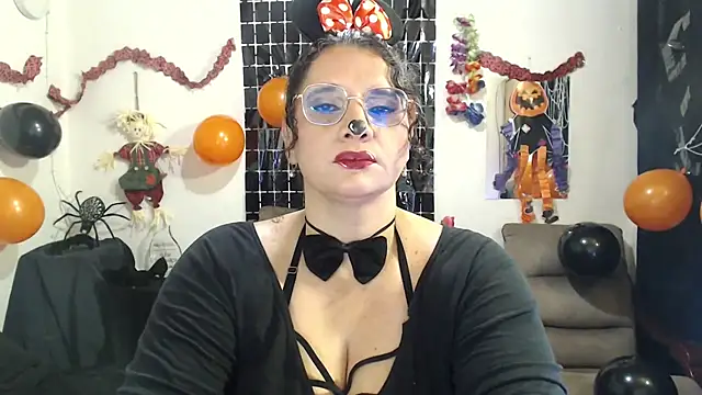 Aleja Gonzales online show from 10/30/25, 04:44