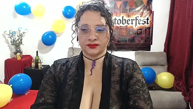 Snapshot of Aleja_Gonzales chatting on 10/02/25, 08:56 Aleja Gonzales online show from 10/02/25, 08:56
