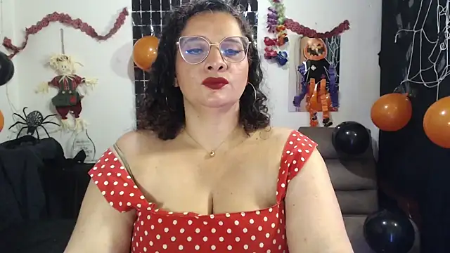 Snapshot of Aleja_Gonzales chatting on 10/26/25, 04:13 Aleja Gonzales online show from 10/26/25, 04:13