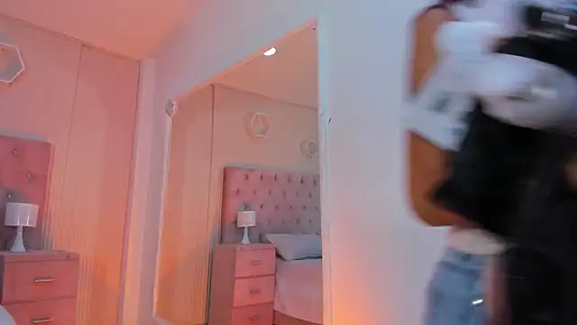 Agathaargent  online show from 11/28/25, 04:34