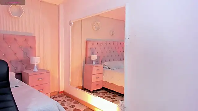 Agathaargent  online show from 12/03/25, 04:46