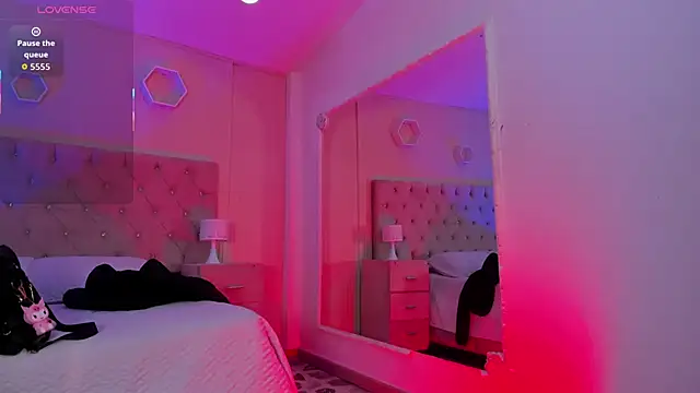 Agathaargent  online show from 11/29/25, 04:45