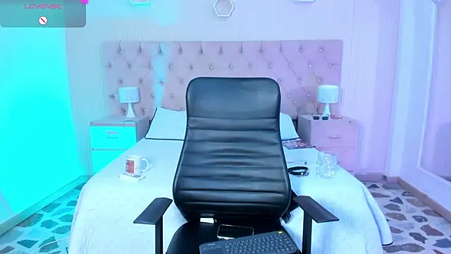 Agathaargent  online show from 10/21/25, 08:58