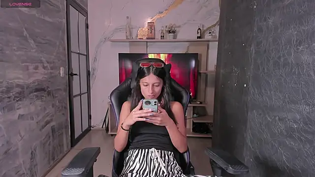 Agathaargent  online show from 11/19/25, 08:20