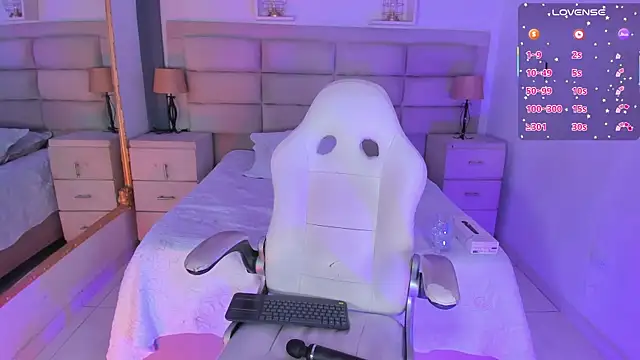 Agathaargent  online show from 12/13/25, 08:04