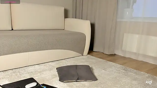 Snapshot of AmelinaLove chatting on 11/17/25, 01:42 AmelinaLove online show from 11/17/25, 01:42