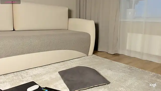 Snapshot of AmelinaLove chatting on 12/01/25, 02:01 AmelinaLove online show from 12/01/25, 02:01