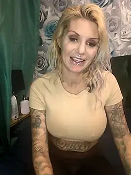 Snapshot of Ninasweden chatting on 12/17/25, 09:09 Ninasweden online show from 12/17/25, 09:09