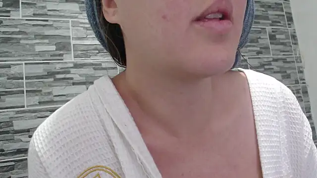 Snapshot of Venus_Santana chatting on 12/19/24, 06:45 Venus Santana online show from 12/19/24, 06:45