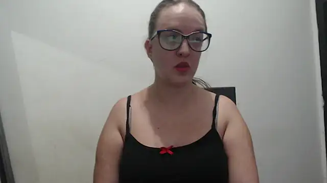 Snapshot of Venus_Santana chatting on 10/08/25, 06:08 Venus Santana online show from 10/08/25, 06:08