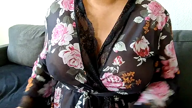 Snapshot of Blzsugar chatting on 11/17/25, 08:35 Blzsugar online show from 11/17/25, 08:35