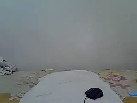 Snapshot of THUEBA17 chatting on 02/26/25, 12:09 THUEBA17 online show from 02/26/25, 12:09