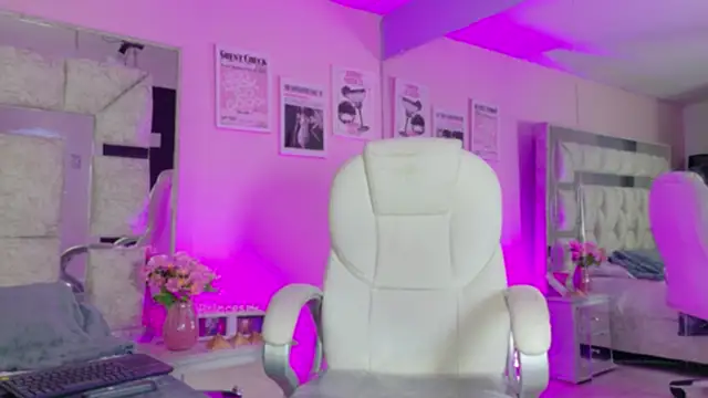 Sara Greey online show from 02/11/26, 01:33