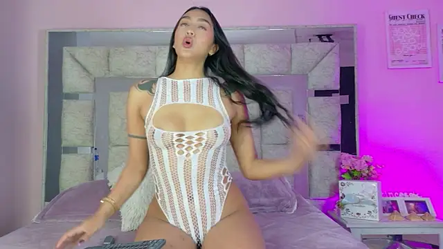 Sara Greey online show from 04/30/26, 02:46
