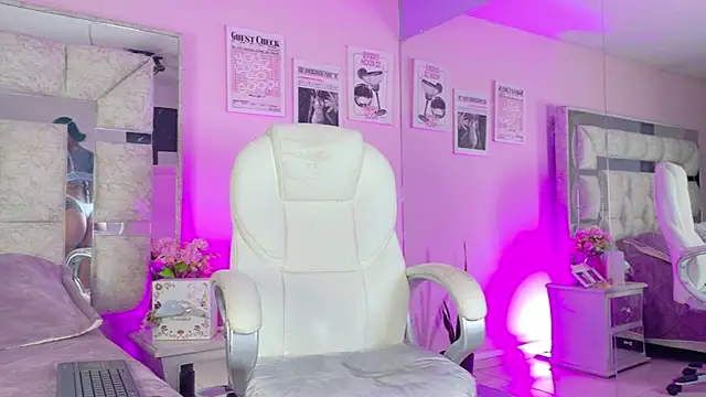 Sara Greey online show from 04/18/26, 03:03