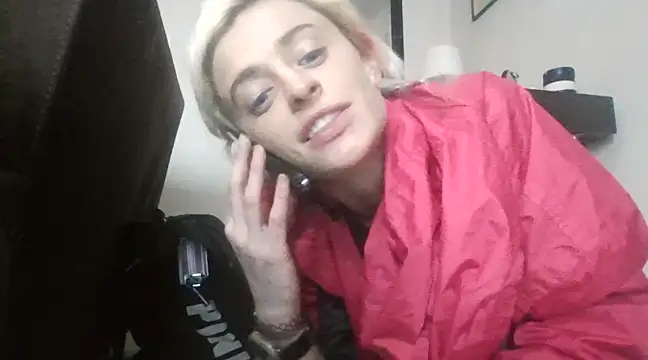 Snapshot of watermellonpussy chatting on 03/01/25, 06:11 watermellonpussy online show from 03/01/25, 06:11