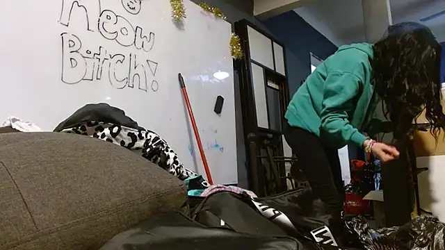 Snapshot of watermellonpussy chatting on 12/04/25, 04:00 watermellonpussy online show from 12/04/25, 04:00