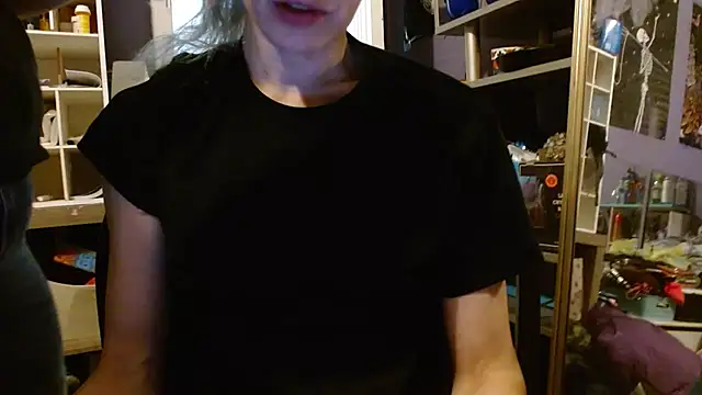 Snapshot of watermellonpussy chatting on 11/26/25, 04:12 watermellonpussy online show from 11/26/25, 04:12