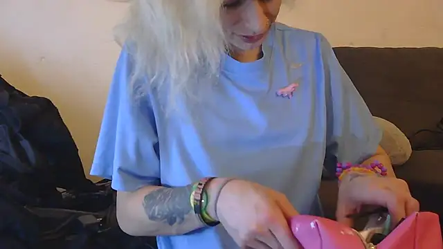 Snapshot of watermellonpussy chatting on 09/29/25, 03:57 watermellonpussy online show from 09/29/25, 03:57
