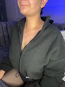 GabriellaFerrer online show from 10/31/25, 10:01