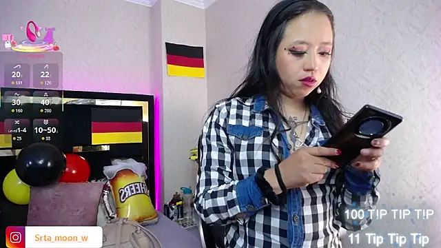 Snapshot of Moon_Water__ chatting on 09/25/25, 11:38 Moon Water online show from 09/25/25, 11:38