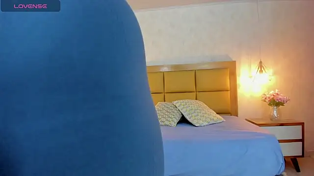 LARSONMIA online show from 10/31/25, 12:46