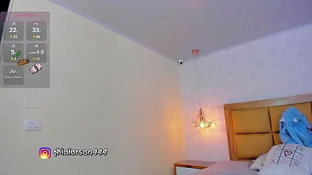 Snapshot of LARSONMIA chatting on 03/03/25, 12:17 LARSONMIA online show from 03/03/25, 12:17