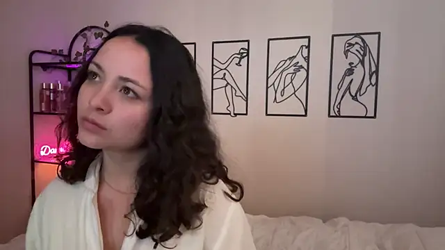 Megan Rodrigo online show from 11/19/25, 07:14