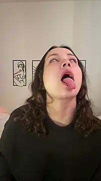 Megan Rodrigo online show from 11/30/25, 02:40