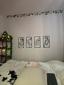 Megan Rodrigo online show from 12/14/25, 02:22