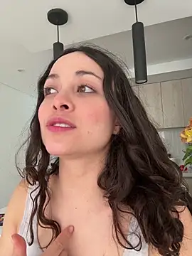 Megan Rodrigo online show from 06/18/26, 10:15