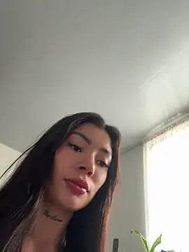 Snapshot of Roxanne_08 chatting on 07/04/26, 02:43 Roxanne 08 online show from 07/04/26, 02:43