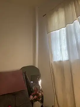 Roxanne 08 online show from 11/26/25, 08:53