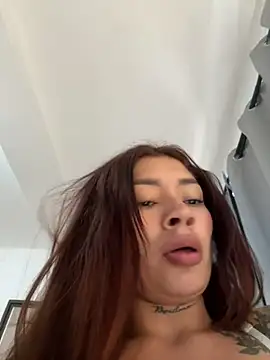 Snapshot of Roxanne_08 chatting on 01/03/25, 03:12 Roxanne 08 online show from 01/03/25, 03:12