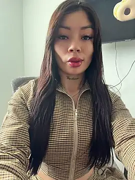 Snapshot of Roxanne_08 chatting on 07/14/26, 05:30 Roxanne 08 online show from 07/14/26, 05:30