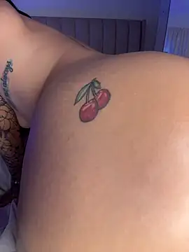 Roxanne 08 online show from 12/13/25, 08:04