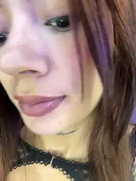 Snapshot of Roxanne_08 chatting on 02/07/25, 06:45 Roxanne 08 online show from 02/07/25, 06:45