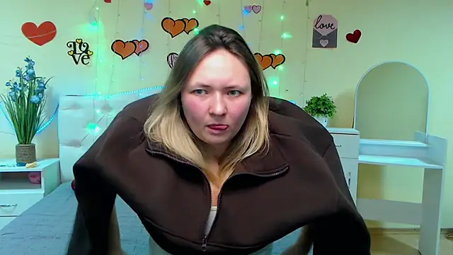 Snapshot of SallyVerda chatting on 02/11/25, 06:44 SallyVerda online show from 02/11/25, 06:44