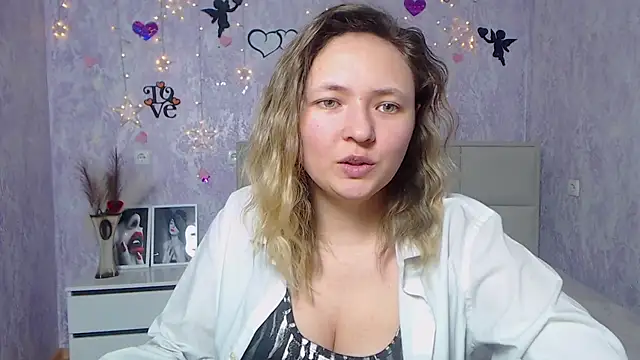 Snapshot of SallyVerda chatting on 02/27/25, 01:41 SallyVerda online show from 02/27/25, 01:41