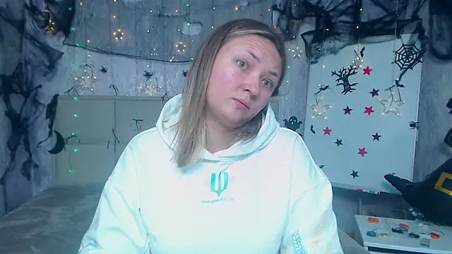 Snapshot of SallyVerda chatting on 10/21/25, 05:45 SallyVerda online show from 10/21/25, 05:45