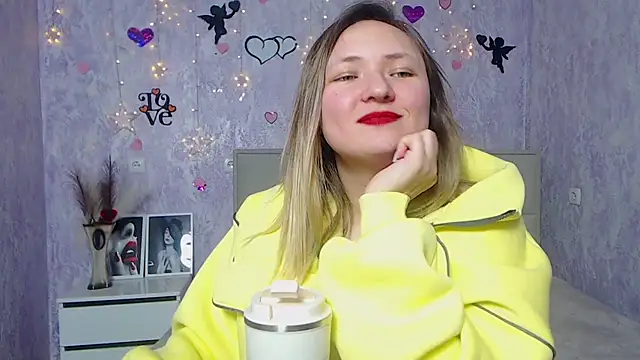 Snapshot of SallyVerda chatting on 02/26/25, 12:52 SallyVerda online show from 02/26/25, 12:52