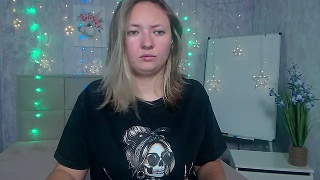Snapshot of SallyVerda chatting on 09/10/25, 05:23 SallyVerda online show from 09/10/25, 05:23