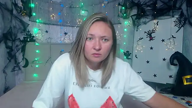 Snapshot of SallyVerda chatting on 10/16/25, 06:16 SallyVerda online show from 10/16/25, 06:16