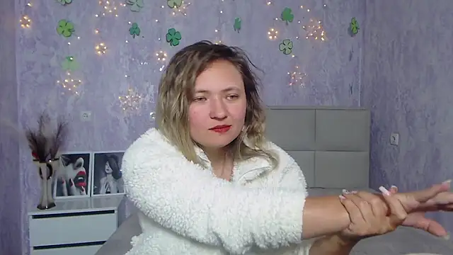 Snapshot of SallyVerda chatting on 03/19/25, 12:59 SallyVerda online show from 03/19/25, 12:59